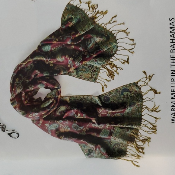 Paisley scraf, warm colors, fringe, Celebrating Home New unopened bag - Picture 1 of 7